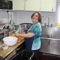 2-18-17 - 32nd Annual Crab Feed, Mariposa Hunters Point Yacht Club, San Francisco - Viela du Pont cutting tomatoes for the salad.